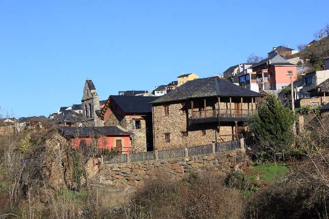 santa-cruz-de-montes-casa-e-iglesia